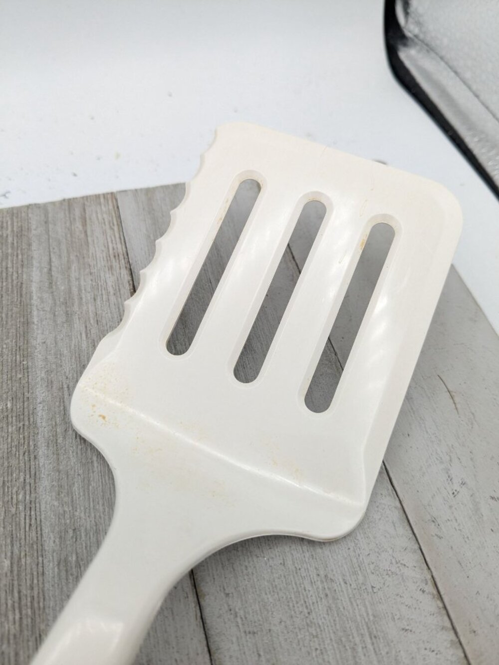 Vintage Ultratemp Serrated Slotted Spatula White Turner Flipper Robinson - Picture 2 of 10